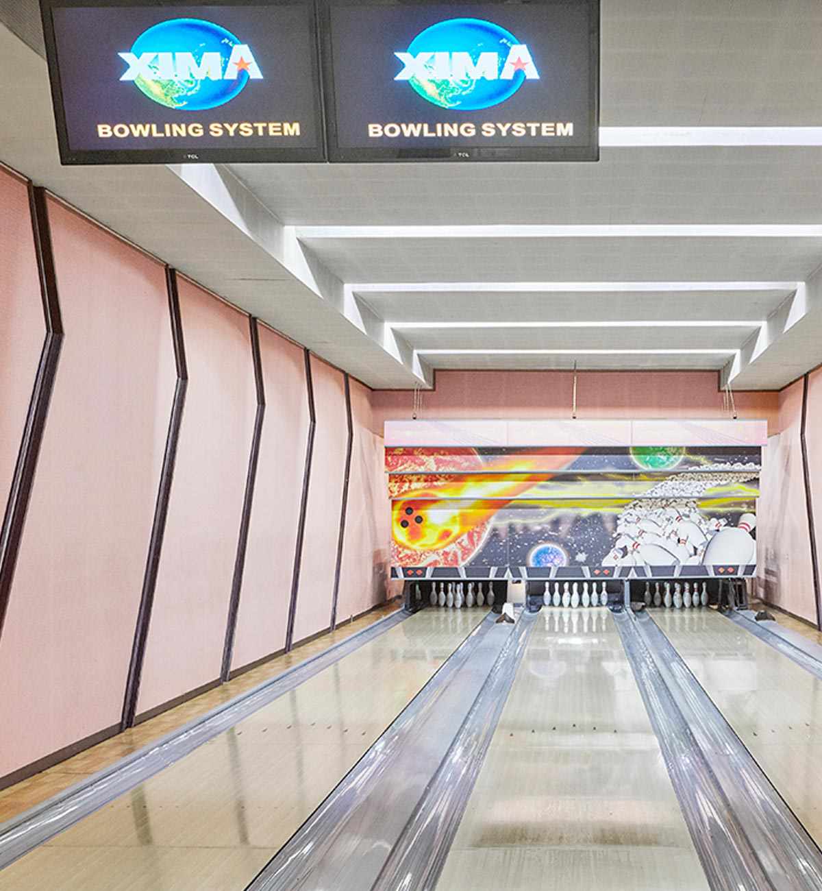 Dave Kulesza - Yanggakdo Hotel Bowling Alley - Image 3